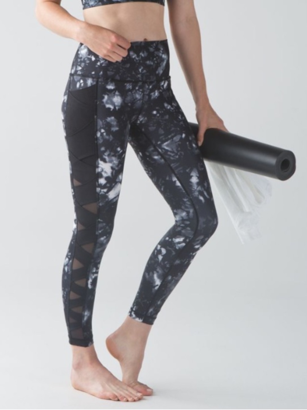 LULULEMON Rise and Flow Pant in Dusk Dye White Black / Black sz 6